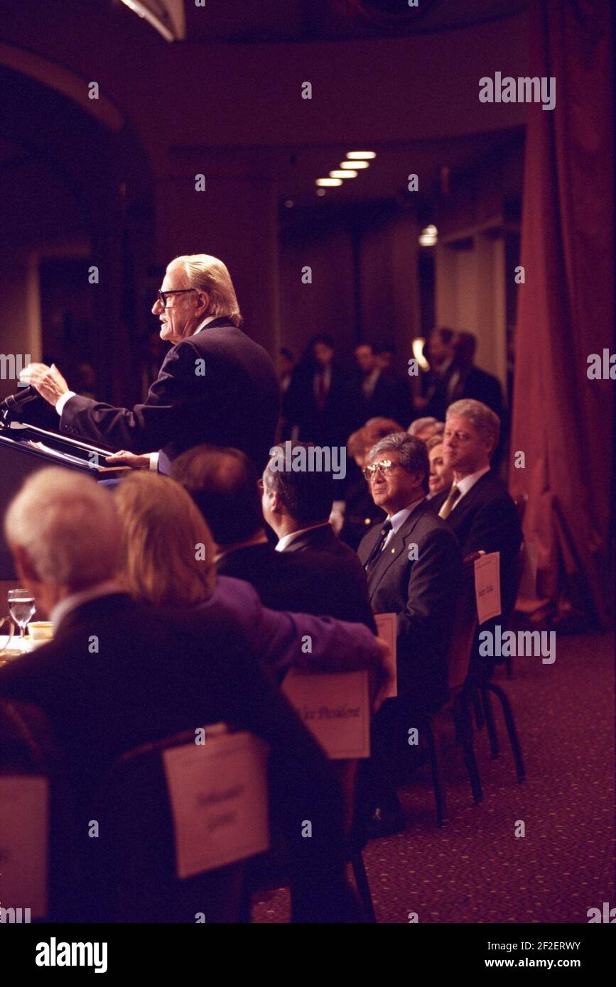 Le président Bill Clinton et la première dame Hillary Clinton assistent au petit déjeuner national de prière. Banque D'Images