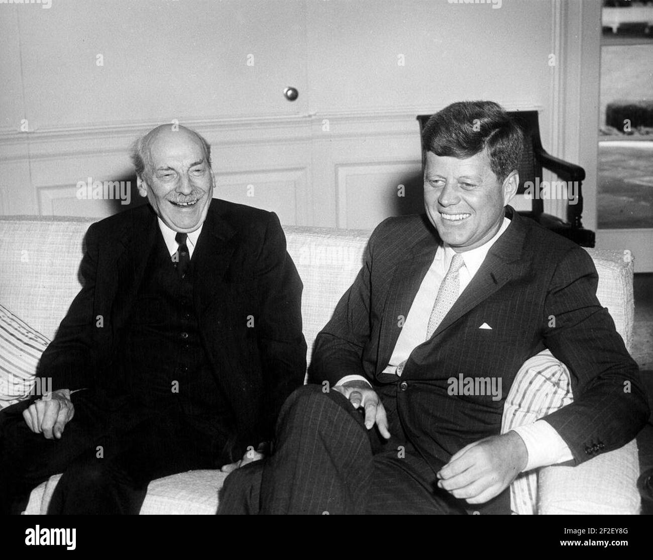 Le président John F. Kennedy avec Clement Attlee, 1er Earl Attlee, ancien premier ministre britannique et chef du Parti travailliste (02). Banque D'Images