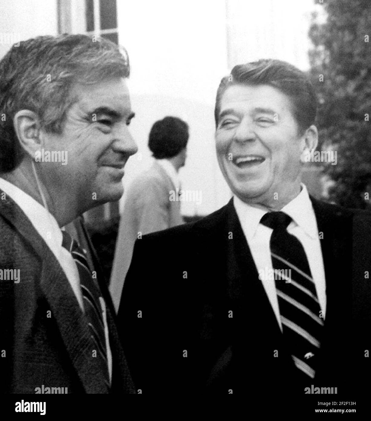 Le président Reagan rit avec un agent des services secrets Jerry Parr. Banque D'Images