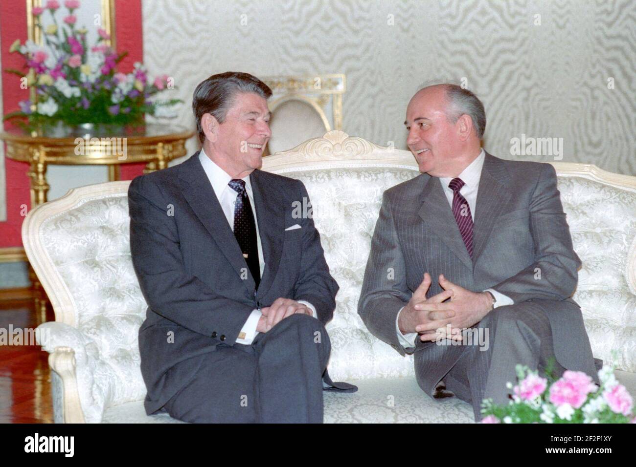 Le président Ronald Reagan et Mikhaïl Gorbatchev. Banque D'Images