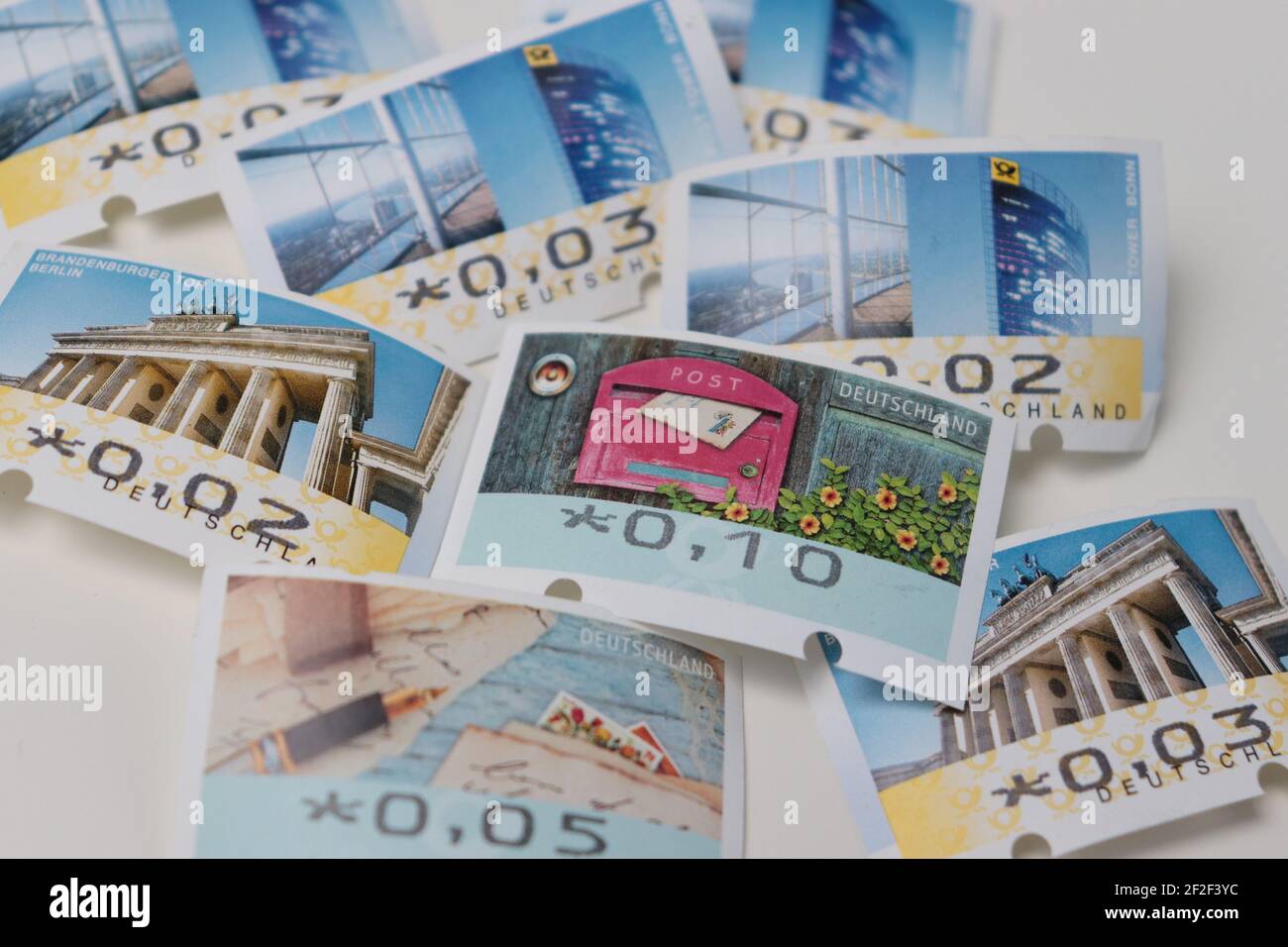 BERLIN, ALLEMAGNE - 11 mars 2021: Timbres d'une machine à affranchir, concept Banque D'Images