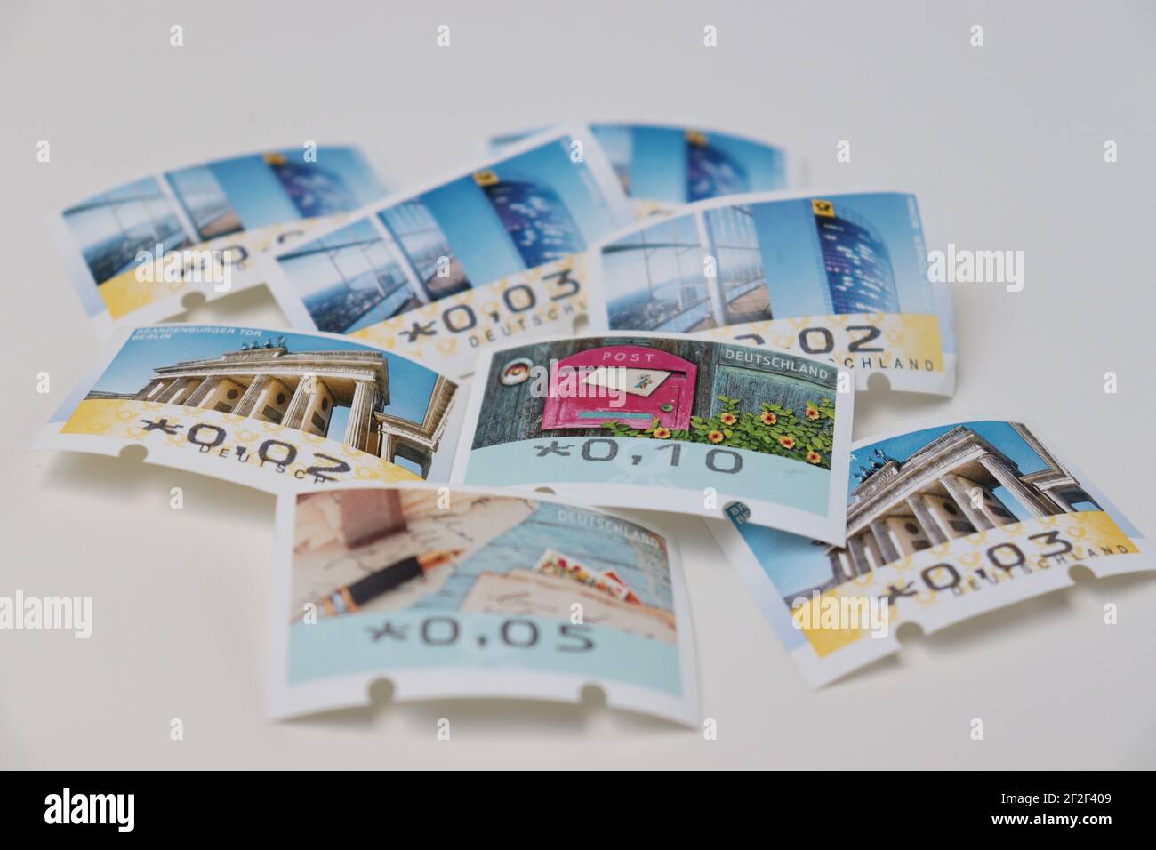 BERLIN, ALLEMAGNE - 11 mars 2021: Timbres d'une machine à affranchir, concept Banque D'Images