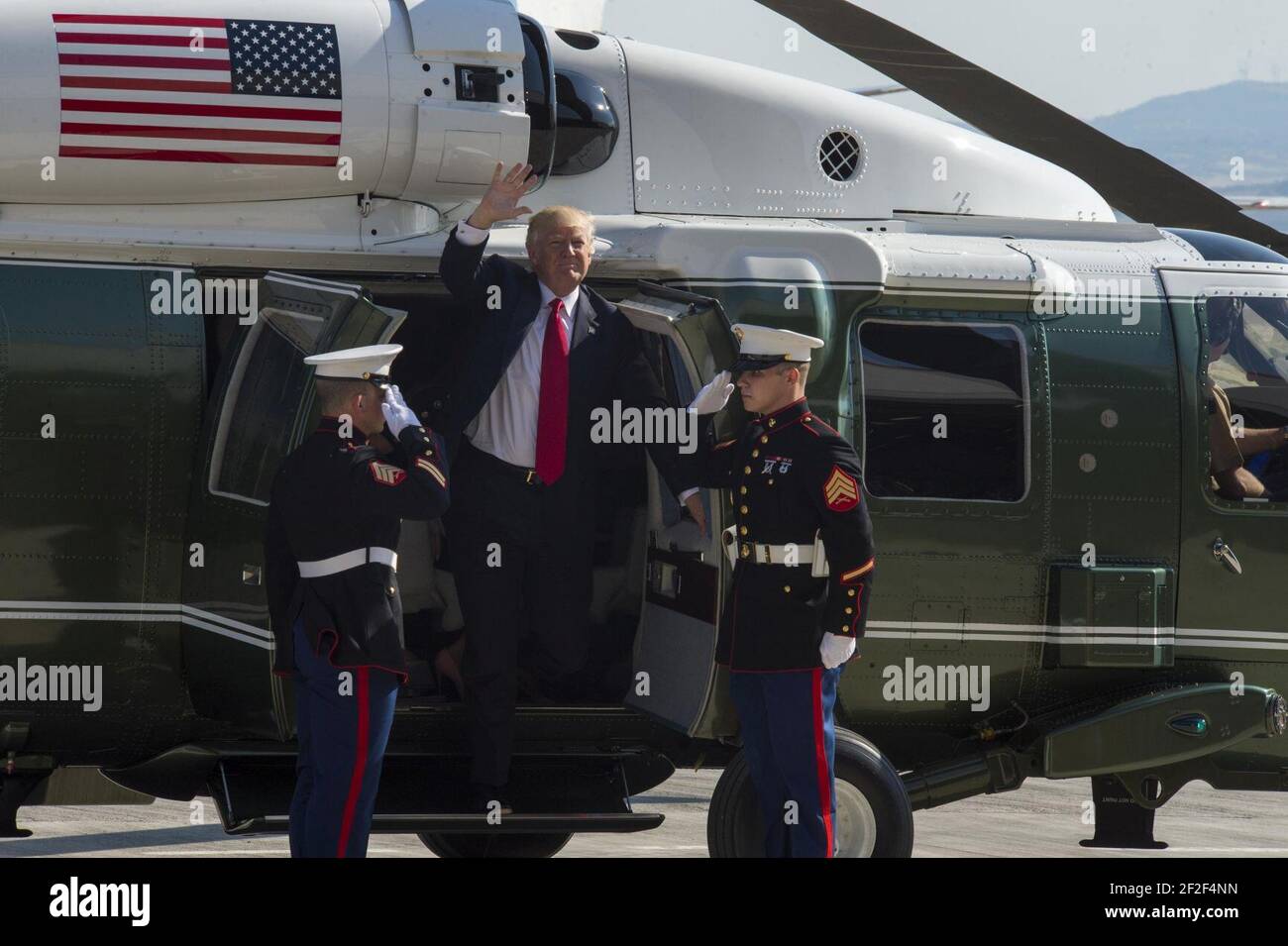 Le président Trump visite la base aérienne navale de Sigonella 170527 Banque D'Images