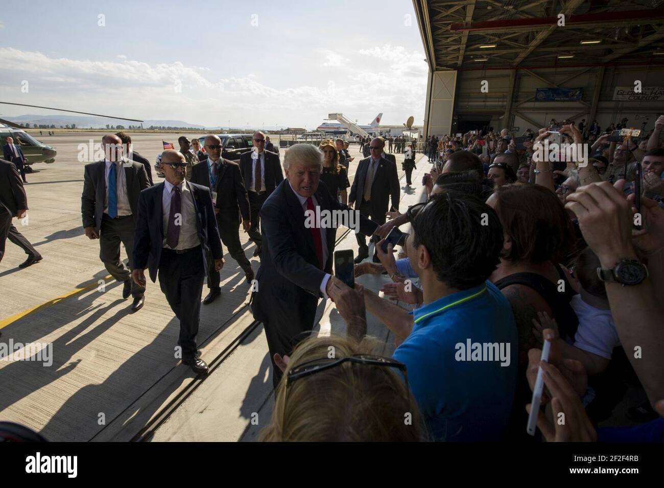 Le président Trump visite la base aérienne navale de Sigonella 170527 Banque D'Images