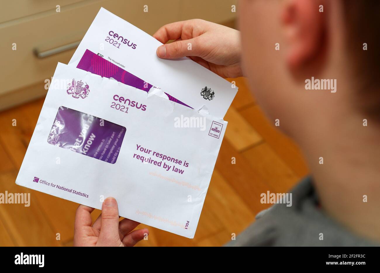 Ouverture de la lettre du recensement britannique de 2021 Banque D'Images