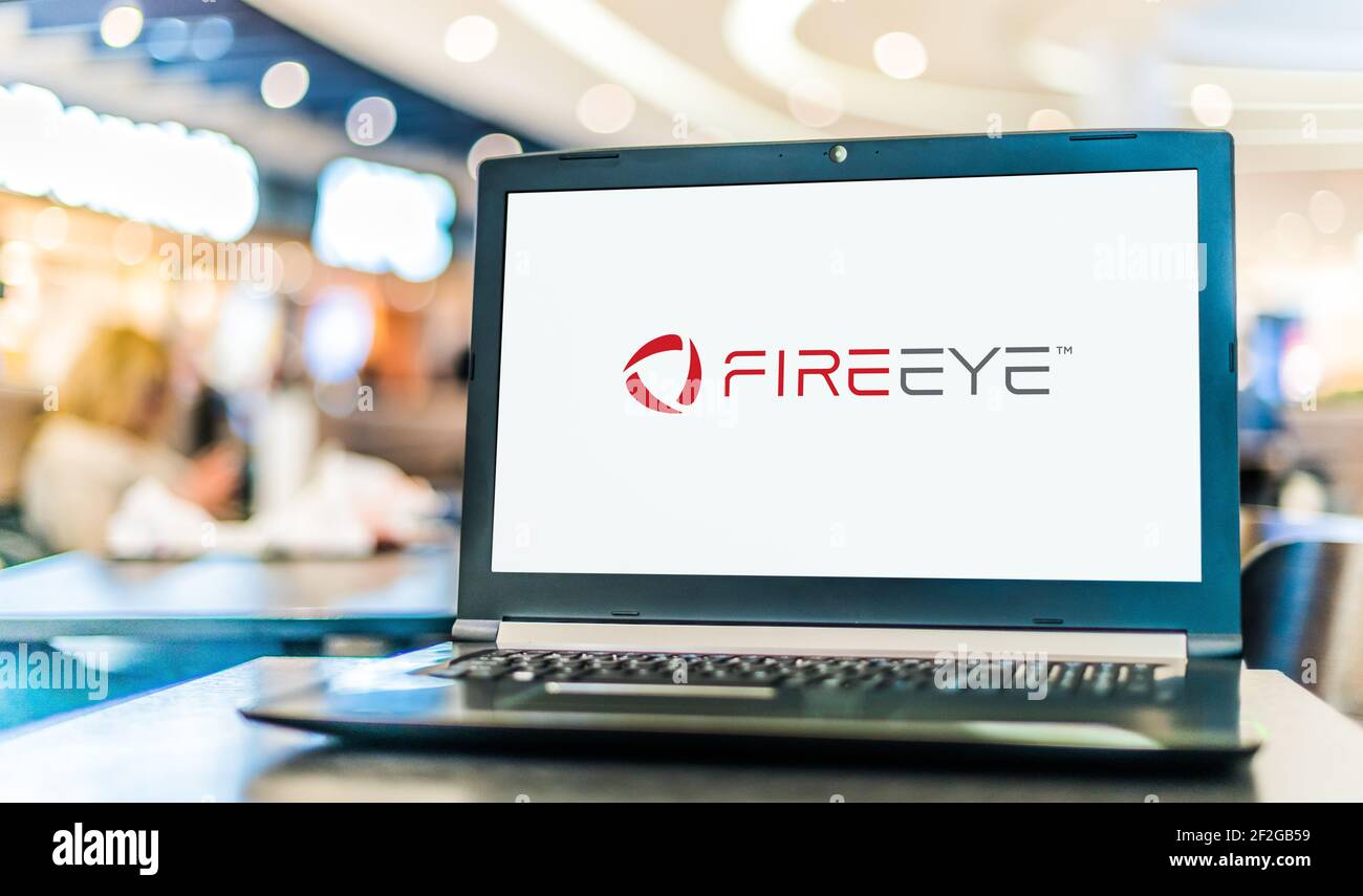 POZNAN, POL - 6 FÉVRIER 2021 : ordinateur portable affichant le logo de FireEye, une société de cybersécurité cotée en bourse dont le siège social est à Milpitas, en Californie Banque D'Images