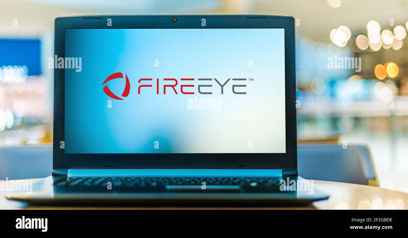 POZNAN, POL - 6 FÉVRIER 2021 : ordinateur portable affichant le logo de FireEye, une société de cybersécurité cotée en bourse dont le siège social est à Milpitas, en Californie Banque D'Images