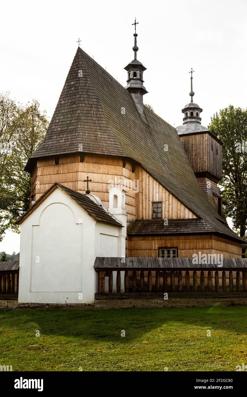 Europe, Pologne, Podkarpackie Voivodeship, route de l'architecture en bois, Église des Saints, Blizne Banque D'Images