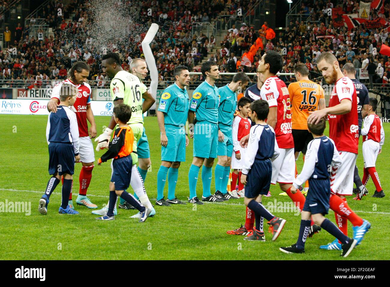 Ambiance pendant le match de championnat L1 de football français entre le Stade de Reims et Bordeaux au Stade Auguste Delaune à Reims le 03 octobre 2014 - photo Anthony Serpe / DPPI Banque D'Images