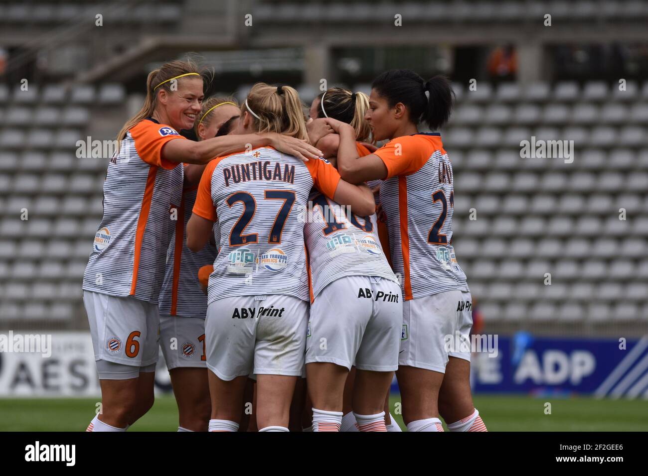 L'équipe de Montpellier HSC célèbre le but lors du match de football D1 du championnat de France des femmes entre le FC Paris et le HSC Montpellier le 24 avril 2019 au stade de Charlety à Paris, France - photo Antoine Massinon / A2M Sport Consulting / DPPI Banque D'Images