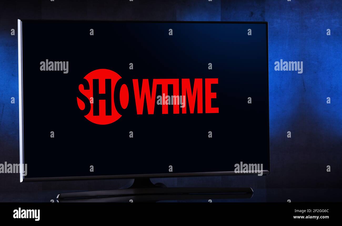 POZNAN, POL - 6 FÉVRIER 2021 : téléviseur à écran plat affichant le logo de Showtime, un réseau de télévision américain haut de gamme appartenant à ViacomCBS Domestic Banque D'Images