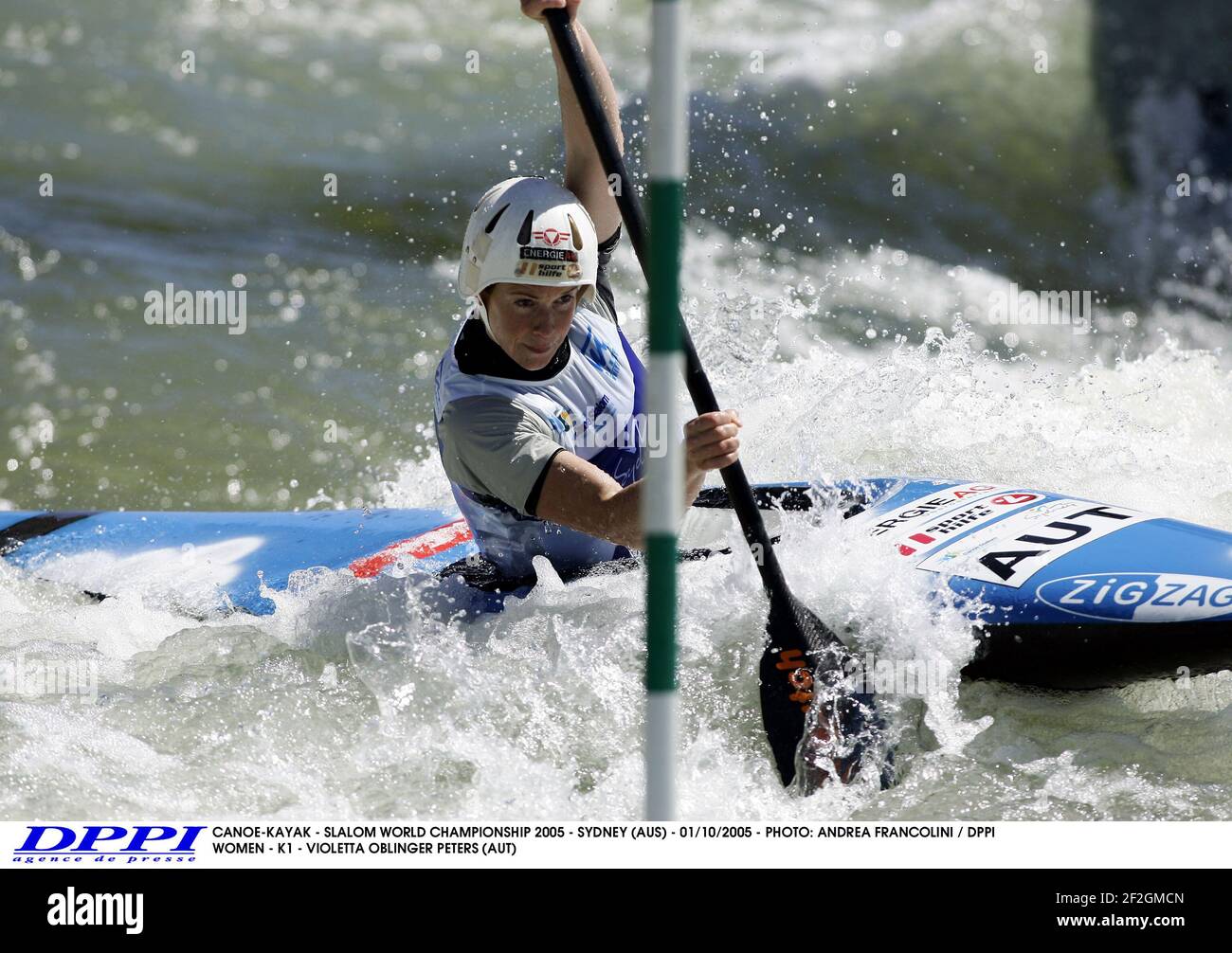 CANOË KAYAK - SLALOM CHAMPIONNAT DU MONDE 2005 - SYDNEY (AUS) - 01/10/2005 - PHOTO: ANDREA FRANCOLINI / DPPI FEMMES - K1 - VIOLETTA OBLINGER PETERS (AUT) Banque D'Images