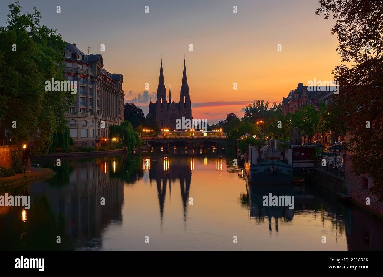 L'Église réformée de saint Paul à Strasbourg au lever du soleil, France Banque D'Images