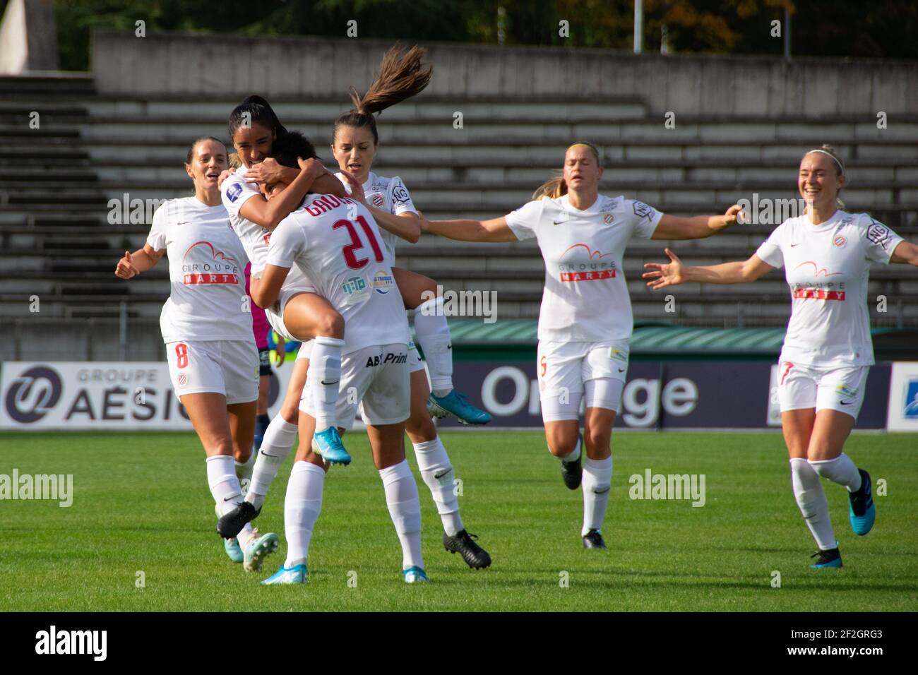Sakina Karchaoui de Montpellier Herault Sport Club célèbre le but avec ses coéquipiers lors du championnat de France des femmes D1 Arkema football match entre Paris FC et Montpellier le 26 octobre 2019 au Stade Interpart Robert Bobin à Bondoufle, France - photo Melanie Laurent / A2M Sport Consulting / DPPI Banque D'Images