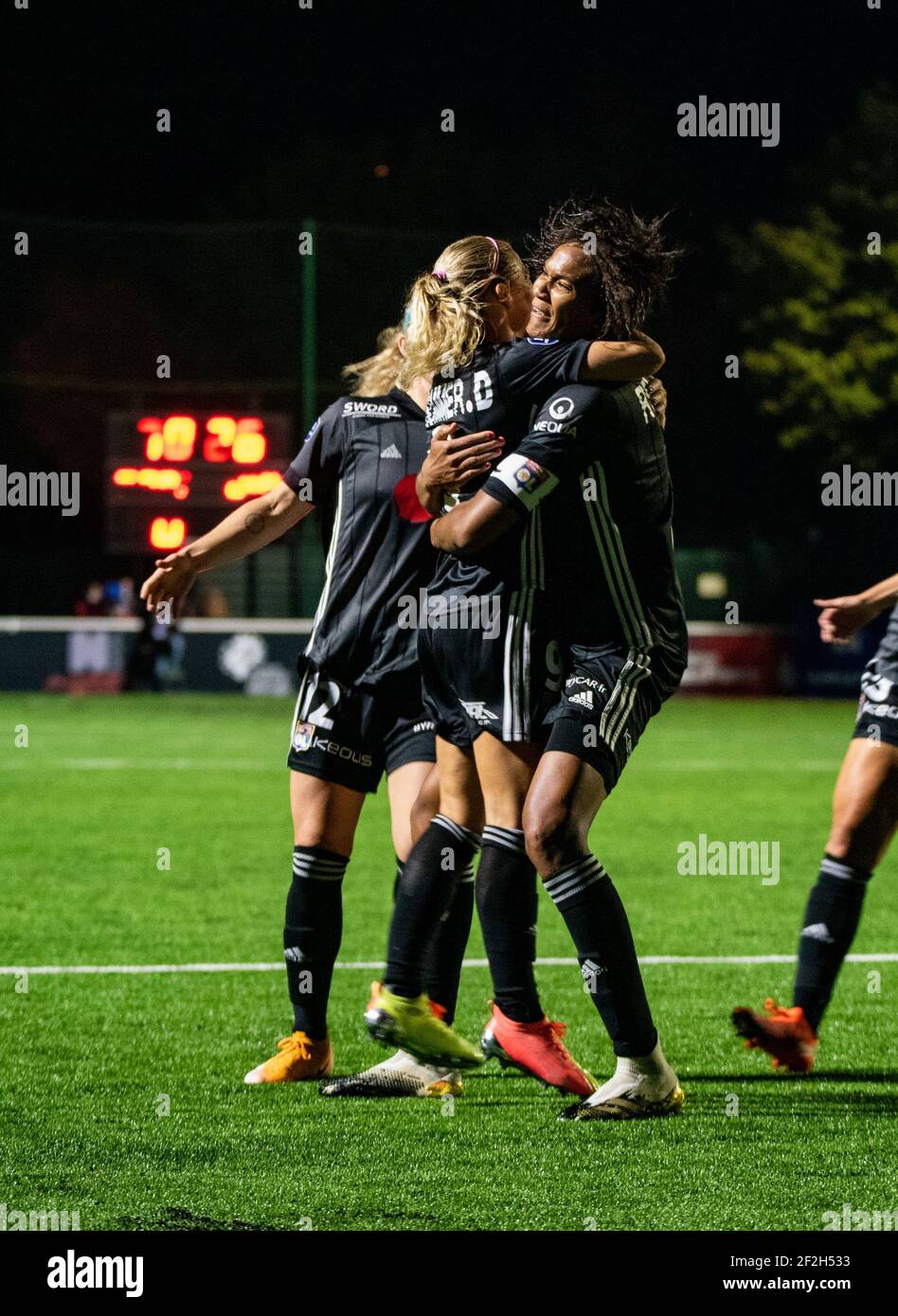 Wendie Renard de l'Olympique Lyonnais célèbre le but avec Eugenie le Sommer de l'Olympique Lyonnais lors du championnat féminin de France D1 Arkema match entre Fleury 91 FC et l'Olympique Lyonnais le 2 octobre 2020 au stade Walter Felder de Fleury Merogis, France - photo Melanie Laurent / A2M Sport Consulting / DPPI Banque D'Images