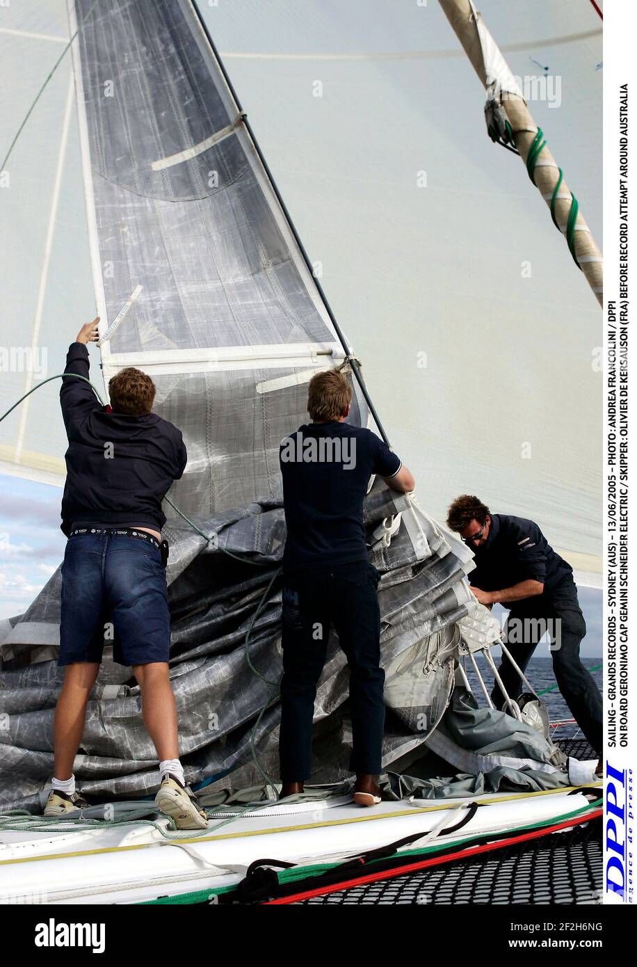 VOILE - GRANDS RECORDS - SYDNEY (AUS) - 13/06/2005 - PHOTO : ANDREA FRANCOLINI / DPPI À BORD GERONIMO CAP GEMINI SCHNEIDER ELECTRIC / SKIPPER : OLIVIER DE KERSAUSON (FRA) AVANT LA TENTATIVE DE RECORD EN AUSTRALIE Banque D'Images