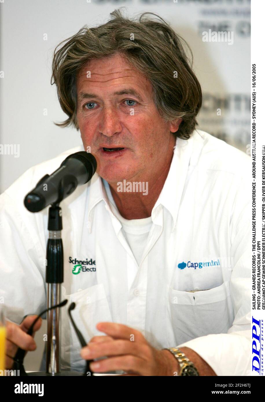 VOILE - GRANDS RECORDS - LE DÉFI CONFÉRENCE DE PRESSE - AUTOUR DE L'AUSTRALIE RECORD - SYDNEY (AUS) - 16/06/2005 PHOTO : ANDREA FRANCOLINI / DPPI GERONIMO CAP GEMINI SCHNEIDER ELECTRIC / SKIPPER : OLIVIER DE KERSAUSON (FRA) Banque D'Images