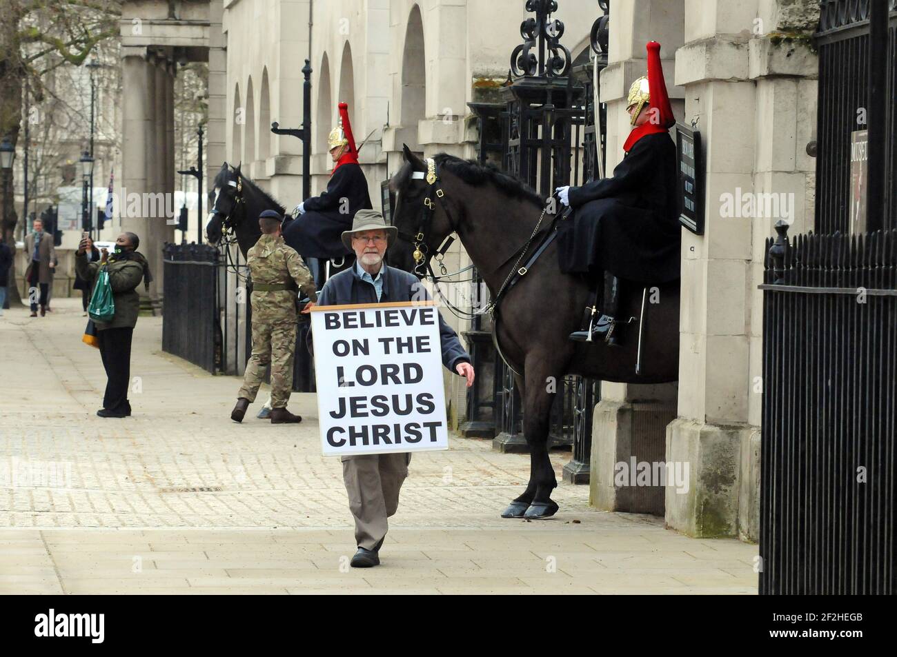 Londres, Royaume-Uni. 12 mars 2021. Parade des gardes à cheval à Whitehall. West End de Londres pendant le confinement du coronavirus. Credit: JOHNNY ARMSTEAD/Alamy Live News Banque D'Images