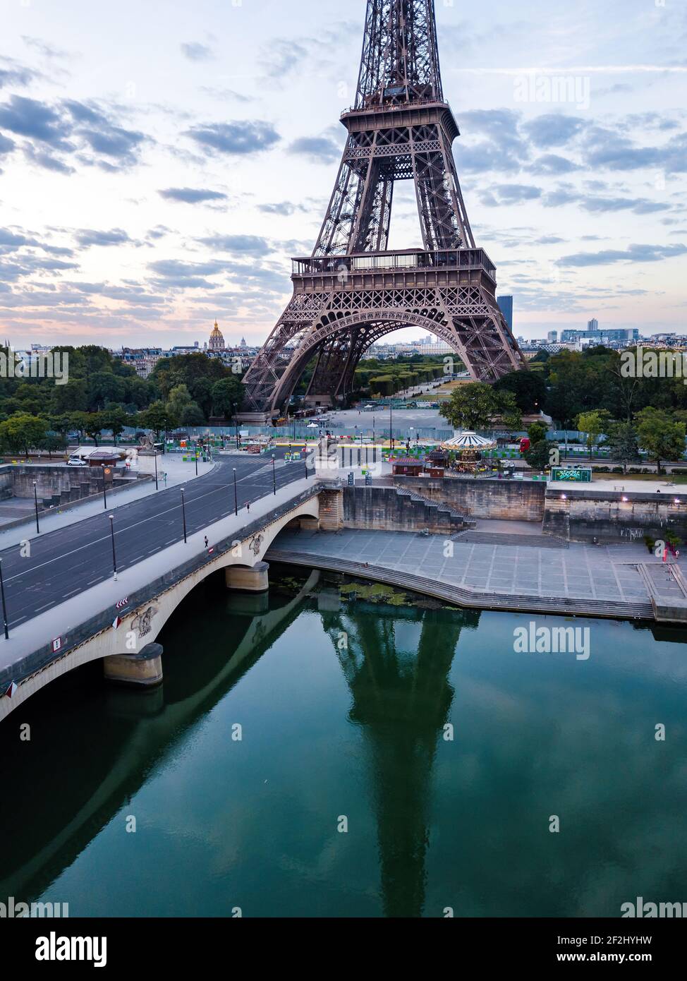 Antenne du Pont d'Iéna (Pont) sur la seine du côté ouest de la Tour Eiffel, champ de Mars, Paris, France Banque D'Images