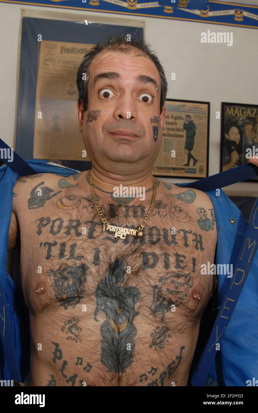 JOHN WESTWOOD PORTSMOUTH, SUPER FAN DE POMPEY. F.C. PIC MIKE WALKER, 2008 Banque D'Images