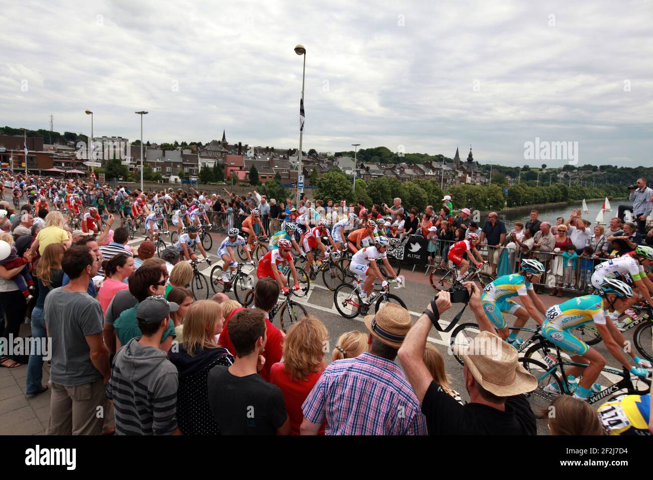 CYCLISME - TOUR DE FRANCE 2012 - ÉTAPE 2 - Visé > Tournai (207 km) - 02/07/2012 - PHOTO MANUEL BLONDAU / DPPI - DÉMARRAGE PARTISANS Banque D'Images