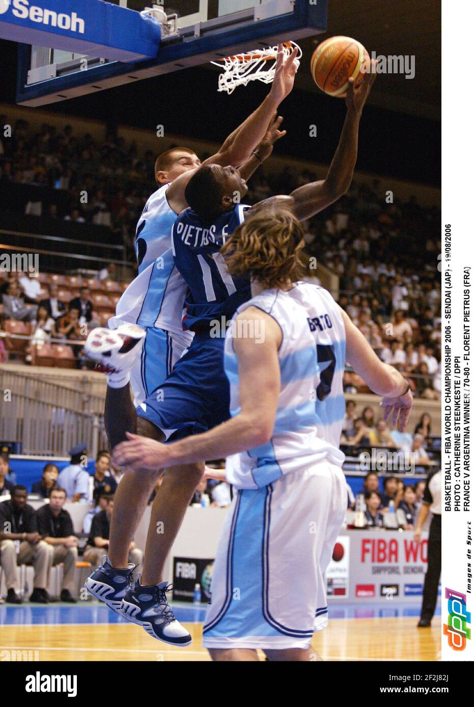 BASKET-BALL - CHAMPIONNAT DU MONDE FIBA 2006 - SENDAI (JAP) - 19/08/2006 PHOTO : CATHERINE STEENKESTE / DPPI FRANCE V ARGENTINE VAINQUEUR / 70-80 - FLORENT PIETRUS (FRA) Banque D'Images