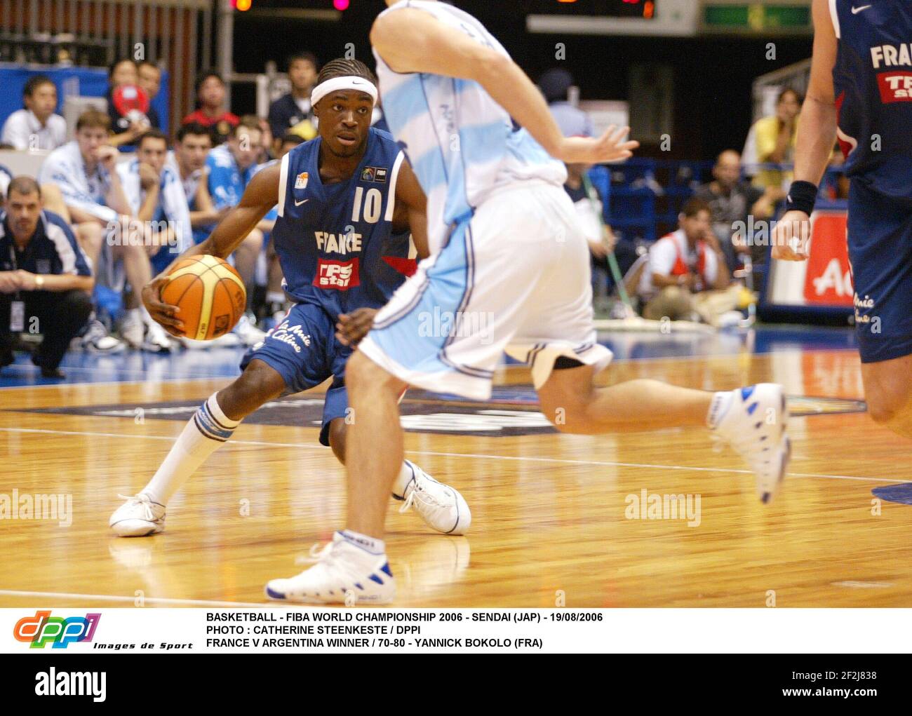 BASKET-BALL - CHAMPIONNAT DU MONDE FIBA 2006 - SENDAI (JAP) - 19/08/2006 PHOTO : CATHERINE STEENKESTE / DPPI FRANCE V ARGENTINE VAINQUEUR / 70-80 - YANNICK BOKOLO (FRA) Banque D'Images