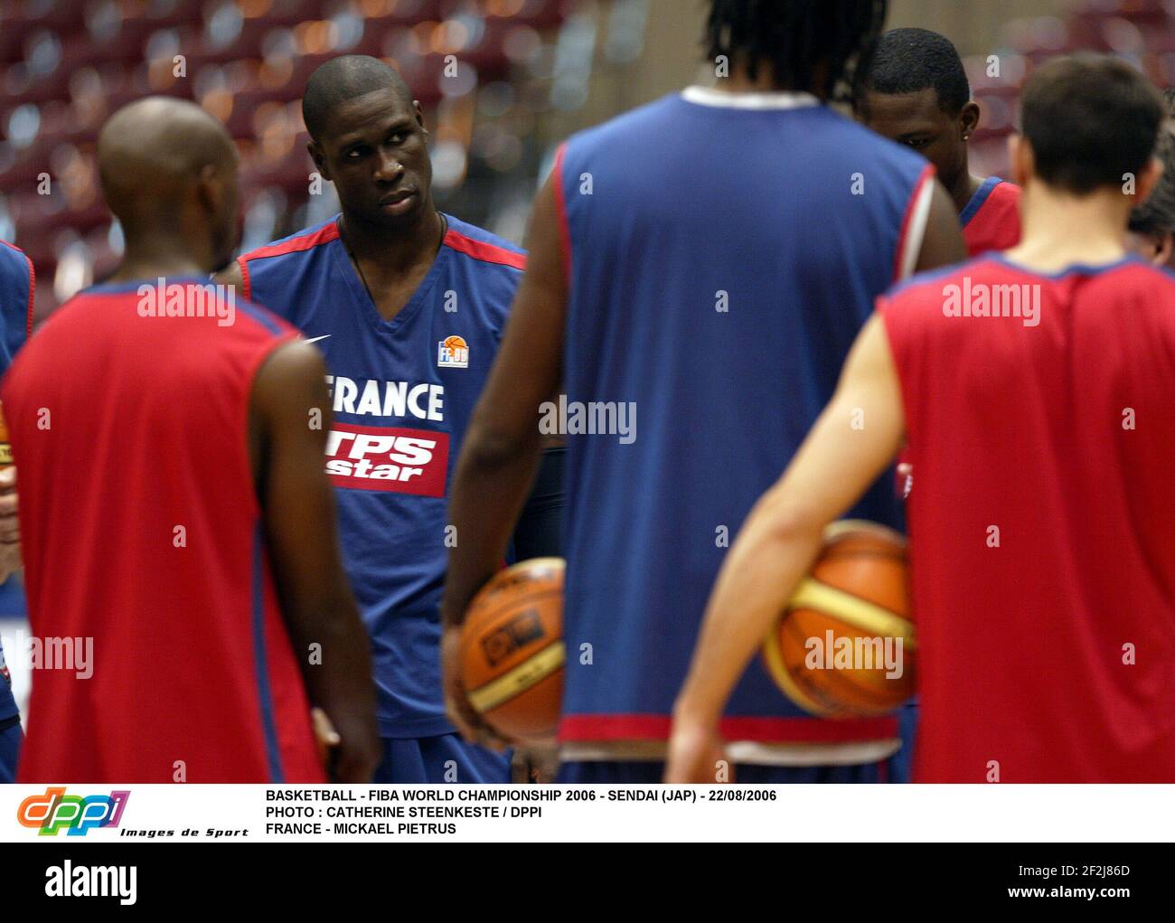 BASKETBALL - CHAMPIONNAT DU MONDE FIBA 2006 - SENDAI (JAP) - 22/08/2006 PHOTO : CATHERINE STEENKESTE / DPPI FRANCE - MICKAEL PIETRUS Banque D'Images