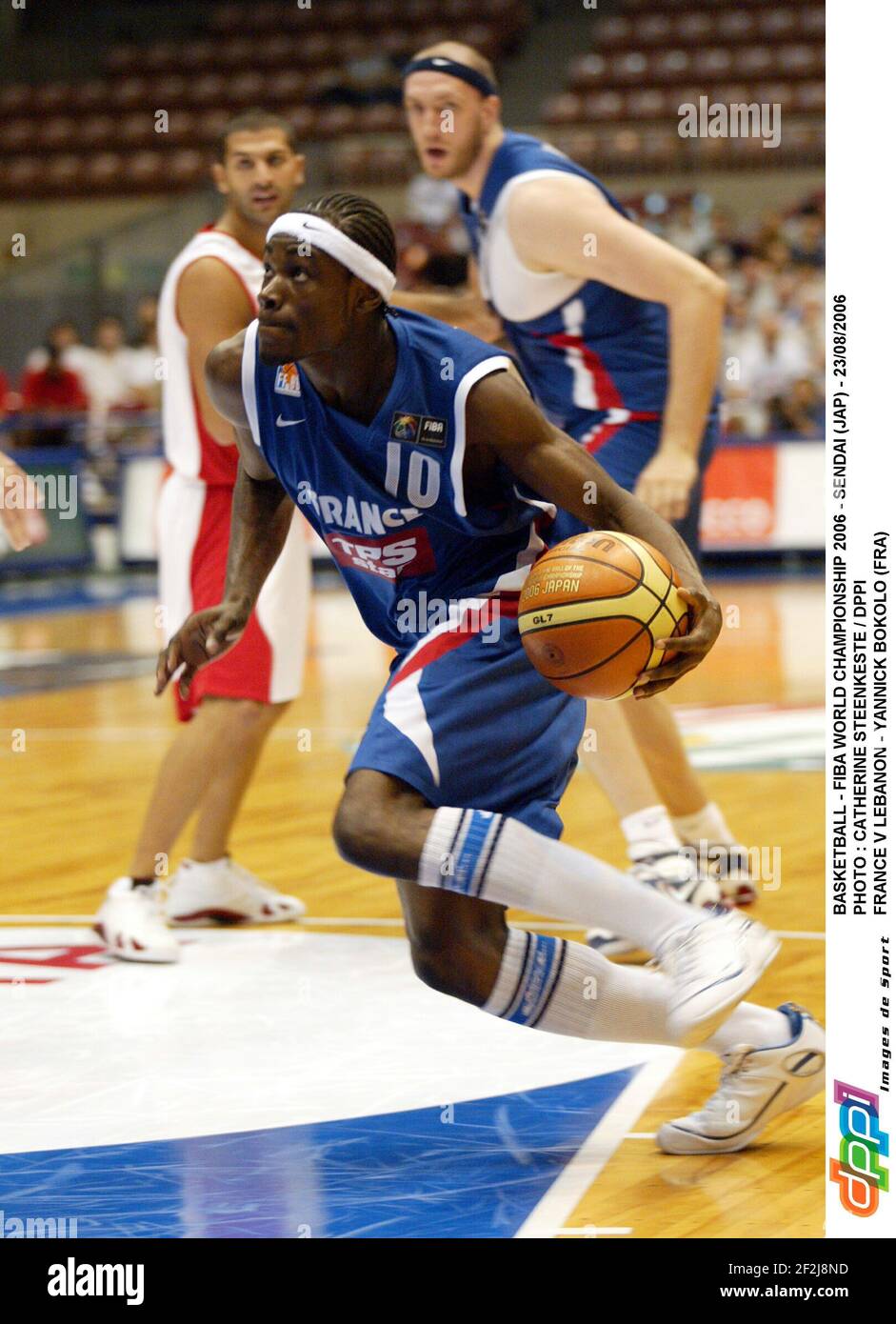 BASKETBALL - CHAMPIONNAT DU MONDE FIBA 2006 - SENDAI (JAP) - 23/08/2006 PHOTO : CATHERINE STEENKESTE / DPPI FRANCE V LIBAN - YANNICK BOKOLO (FRA) Banque D'Images