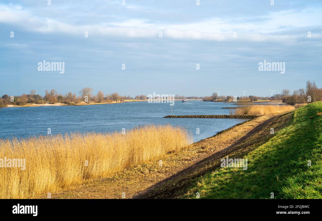 Vue sur la rivière Lek aux pays-Bas Banque D'Images