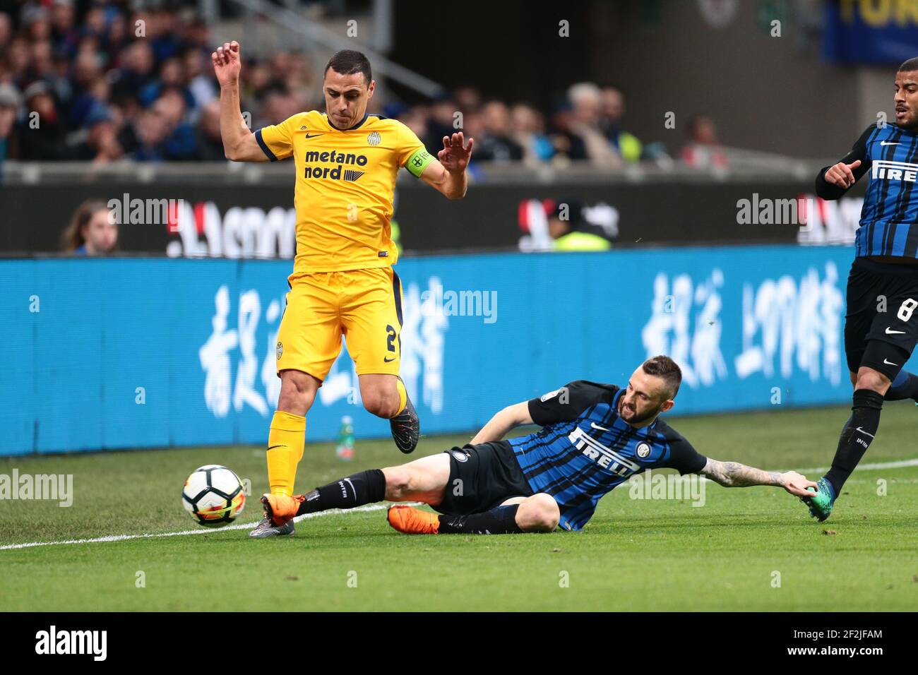 Romulo de Hellas Verona et Marcelo Brozovic d'Inter pendant le championnat italien Serie UN match de football entre le FC Internazionale et Hellas Verona le 31 mars 2018 au stade Giuseppe Meazza à Milan, Italie - photo Morgese - Rossini / DPPI Banque D'Images