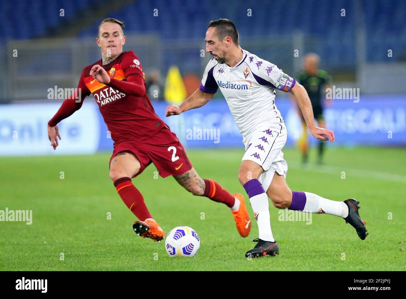 Rick Karsdorp de Roma (L) vies pour le ballon avec Franck Ribery (R) pendant le championnat italien Serie UN match de football entre AS Roma et ACF Fiorentina le 1er novembre 2020 au Stadio Olimpico à Rome, Italie - photo Federico Proietti / DPPI Banque D'Images