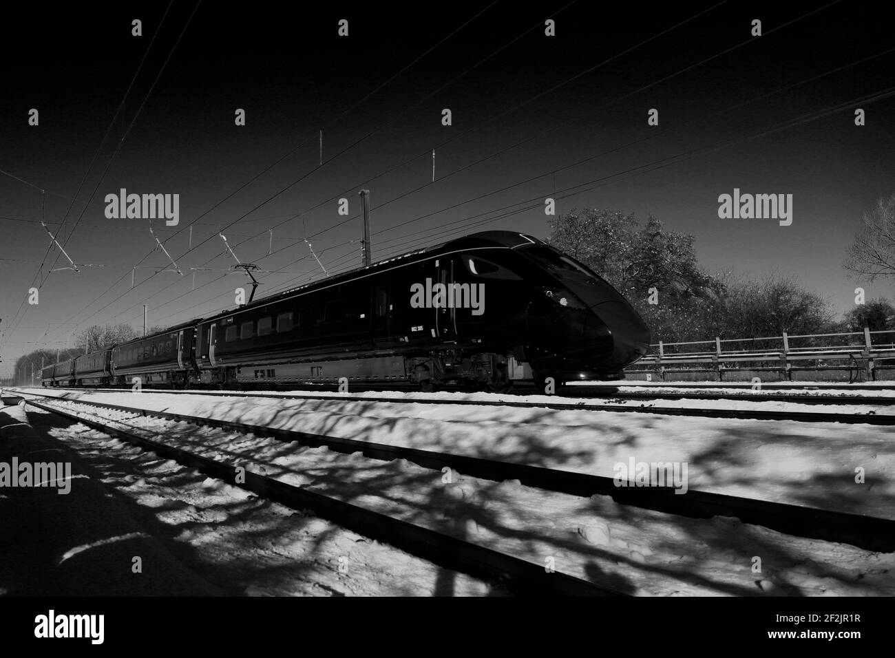 Classe 802, Hull trains Azuma train in Snow, East Coast main Line Railway, Peterborough, Cambridgeshire, Angleterre, Royaume-Uni Banque D'Images