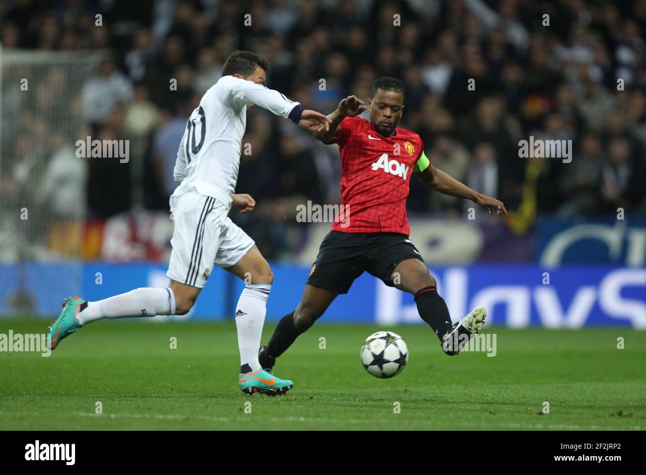 FOOTBALL - LIGUE DES CHAMPIONS DE L'UEFA 2012/2013 - 1/8 FINAL - 1ÈRE ÉTAPE - REAL MADRID / MANCHESTER UNITED - 13/02/2013 - PHOTO MANUEL BLONDAU / AOP PRESSE / DPPI - PATRICE EVRA Banque D'Images