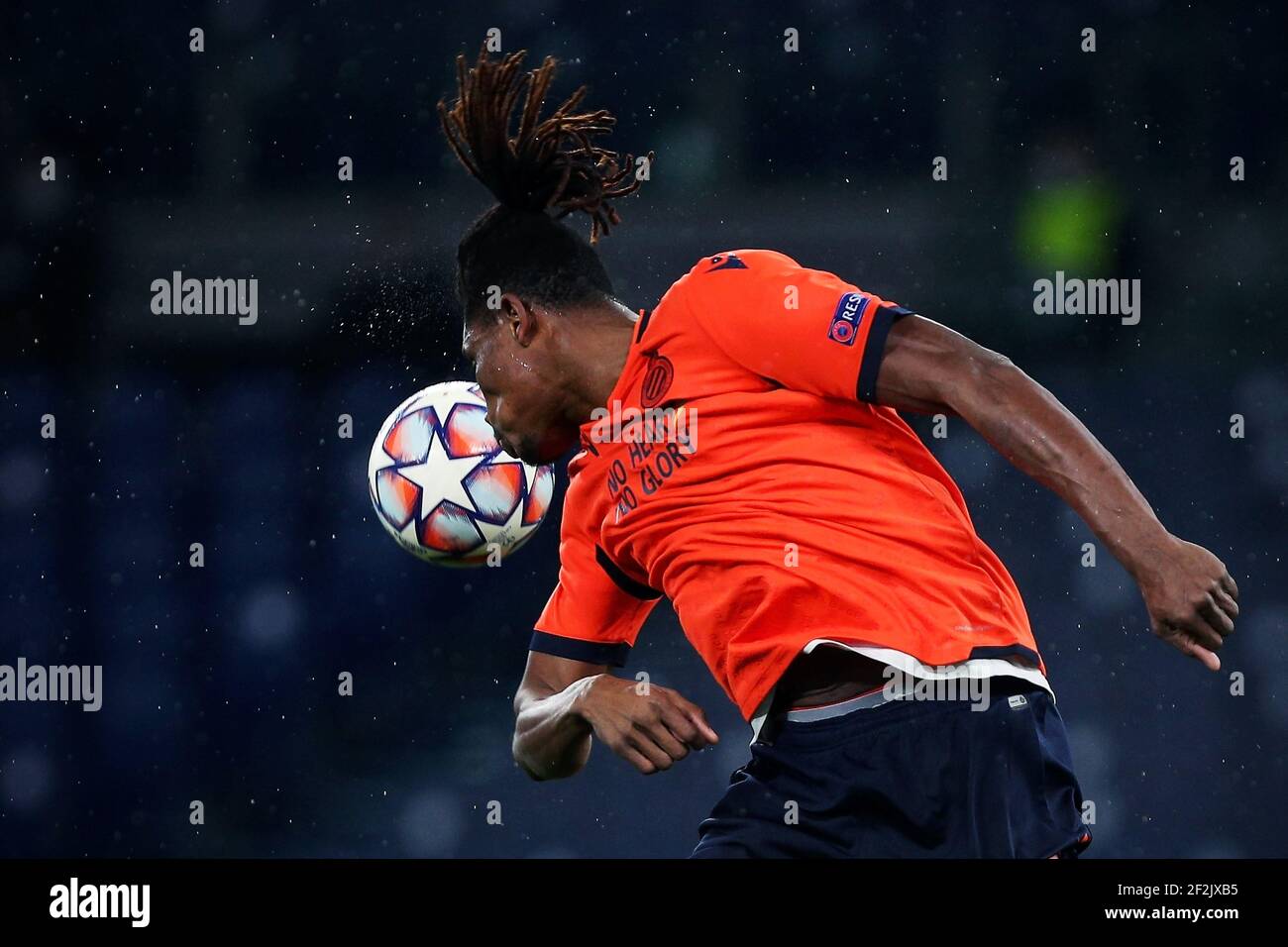 Simon Deli du Club Brugge va pour un en-tête lors de l'UEFA Champions League, le match de football du Groupe F entre SS Lazio et le Club Brugge KV le 8 décembre 2020 au Stadio Olimpico à Rome, Italie - photo Federico Proietti / DPPI Banque D'Images