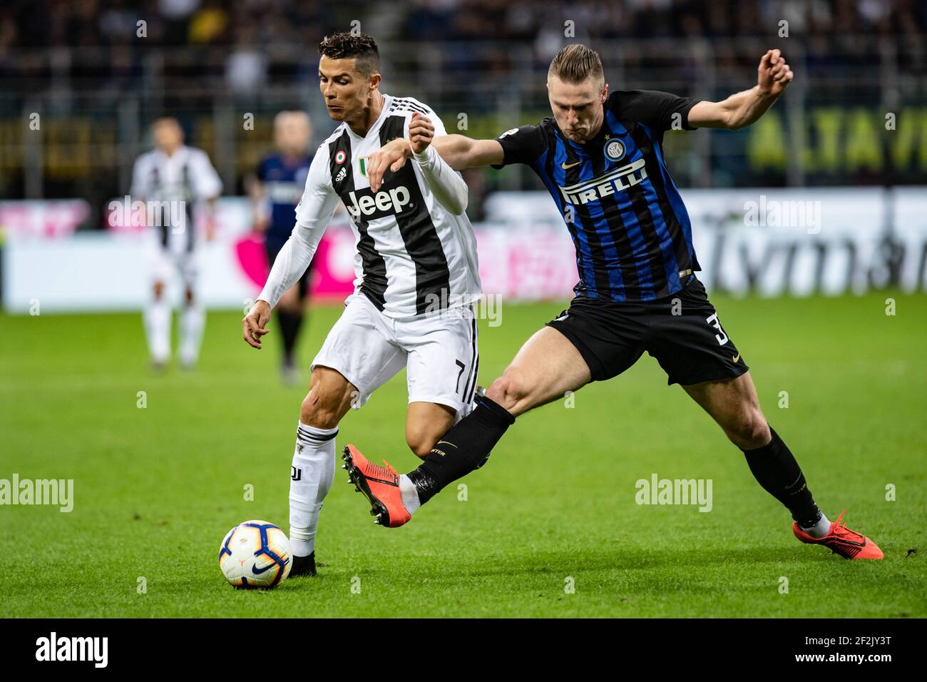 Cristiano Ronaldo de Juventus et Milan Skriniar d'Inter pendant le championnat italien Serie UN match de football entre le FC Internazionale et le Juventus FC le 27 avril 2019 au stade Giuseppe Meazza de Milan, Italie - photo Morgese - Rossini / DPPI Banque D'Images