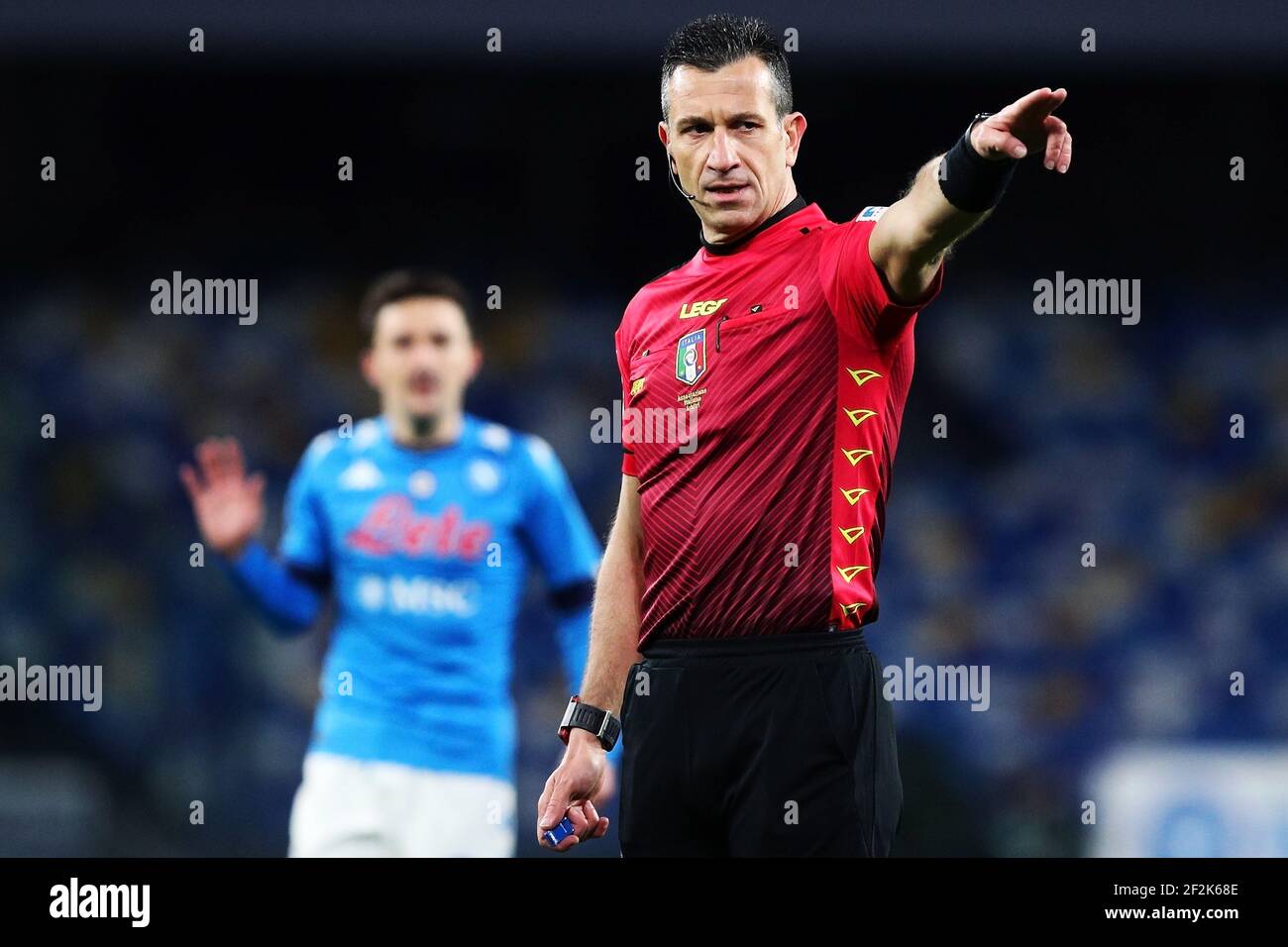 L'arbitre Daniele Doveri gestes pendant le championnat italien Serie UN match de football entre SSC Napoli et Juventus FC le 13 février 2021 au stade Diego Armando Maradona à Naples, Italie - photo Federico Proietti / DPPI Banque D'Images