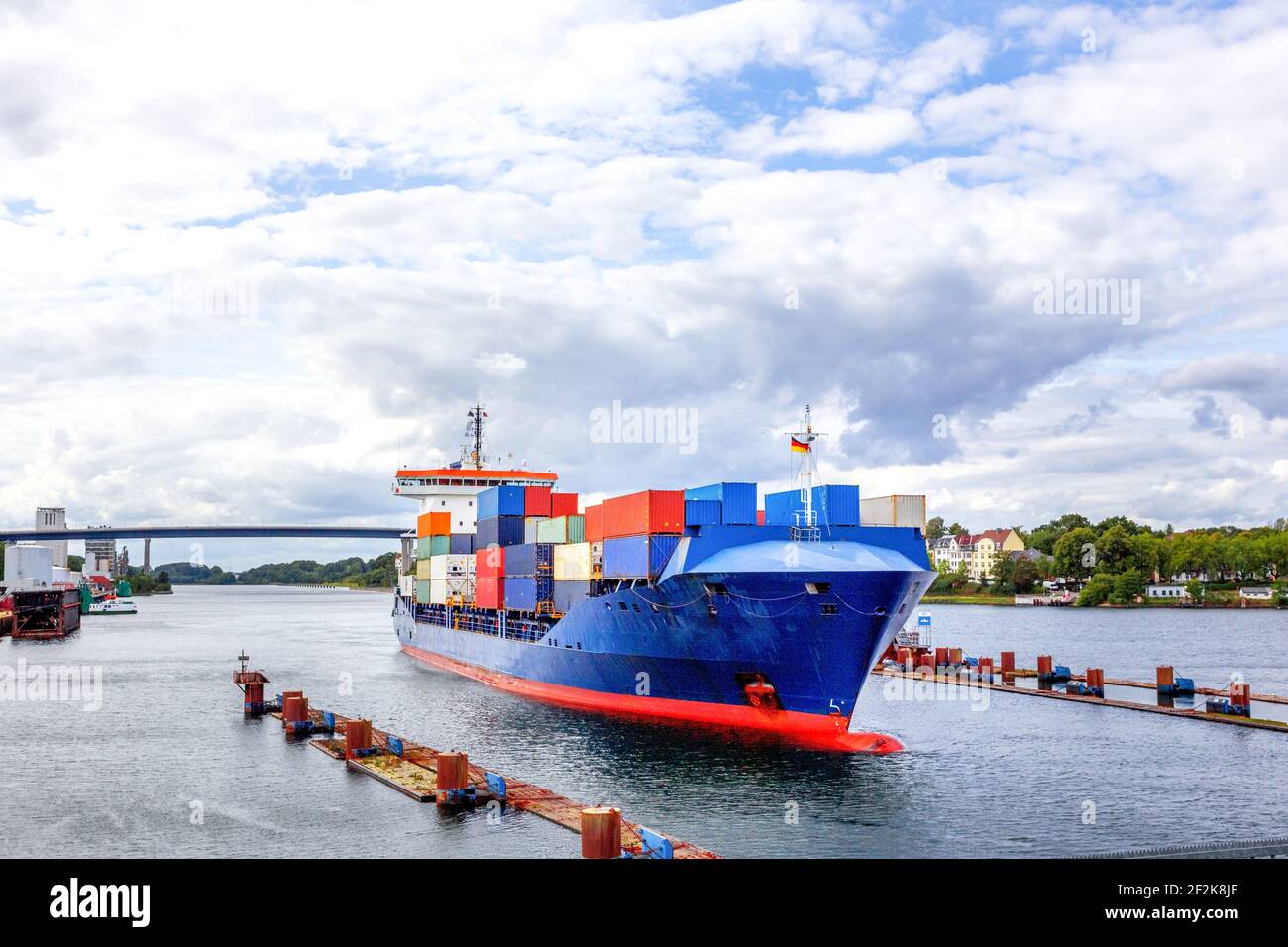 Faites des achats dans l'écluse de Kiel Holtenau, canal de la mer Baltique de la mer du Nord, Kiel, Schleswig-Holstein, Allemagne Banque D'Images