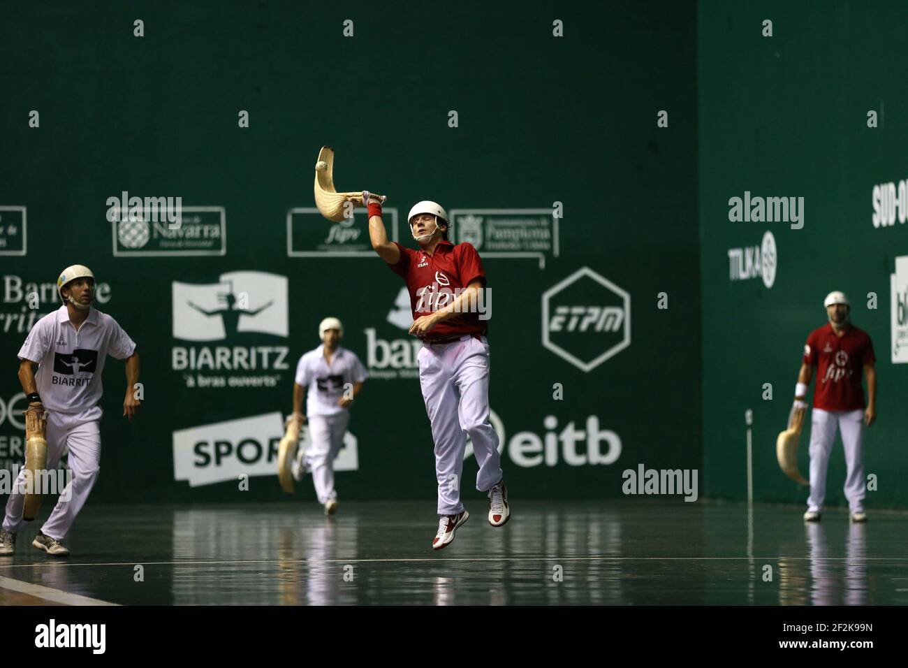 Cesta punta - Jai Alai - Championnat du monde 2013 - Biarritz - France - 1/2 final - 26/08/2013 - photo Manuel Blondau / AOP-PRESS / DPPI - Diego Beaskoetxea (rouge) Banque D'Images