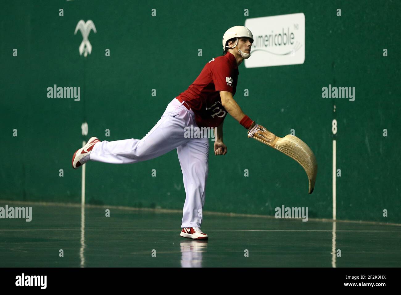 Cesta punta - Jai Alai - Championnat du monde 2013 - Biarritz - France - 1/2 final - 26/08/2013 - photo Manuel Blondau / AOP-PRESS / DPPI - Diego Beaskoetxea (rouge) Banque D'Images