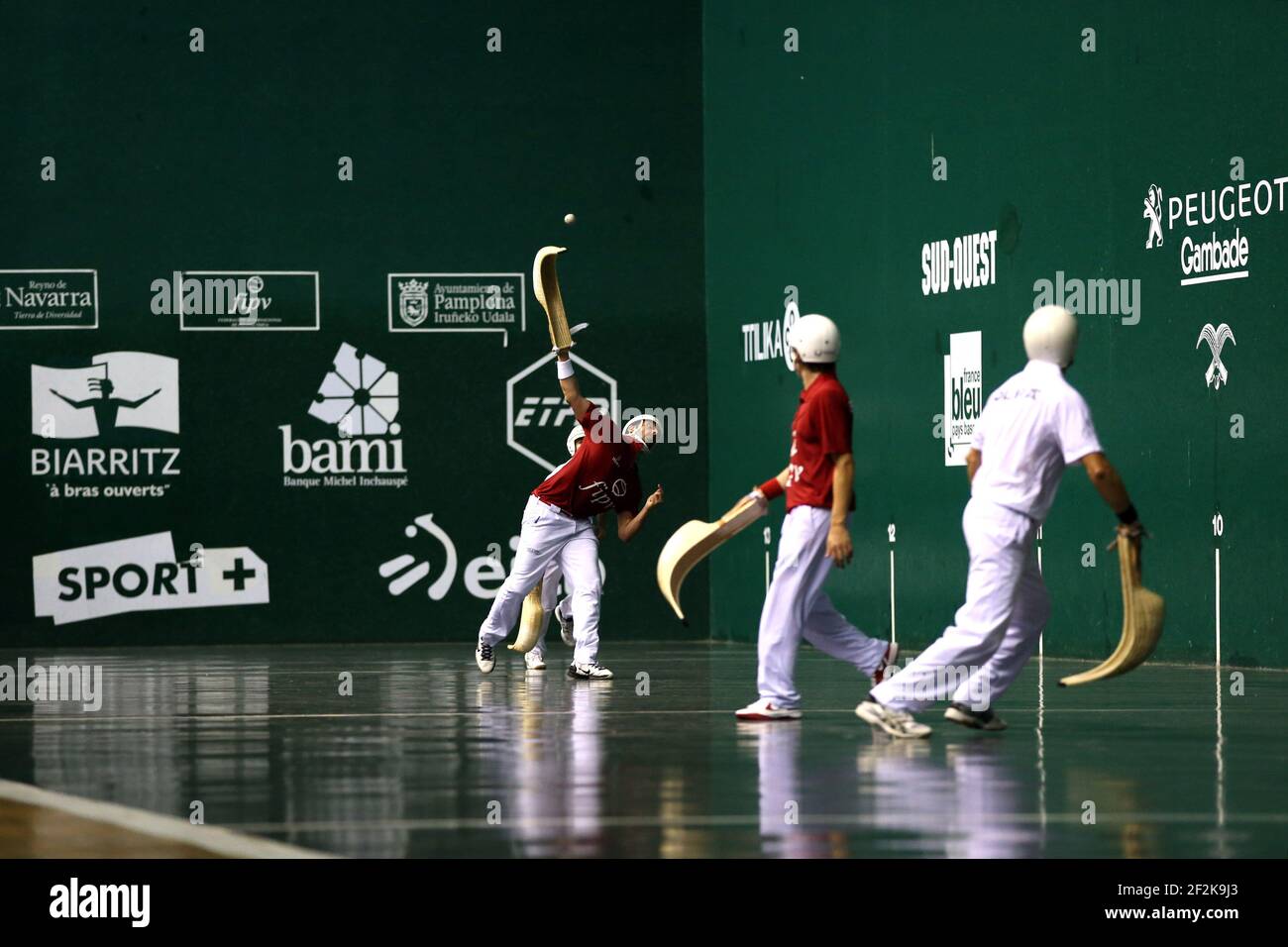 Cesta punta - Jai Alai - Championnat du monde 2013 - Biarritz - France - 1/2 final - 26/08/2013 - photo Manuel Blondeau / AOP-PRESS / DPPI - Eric Irastorza (rouge) Banque D'Images