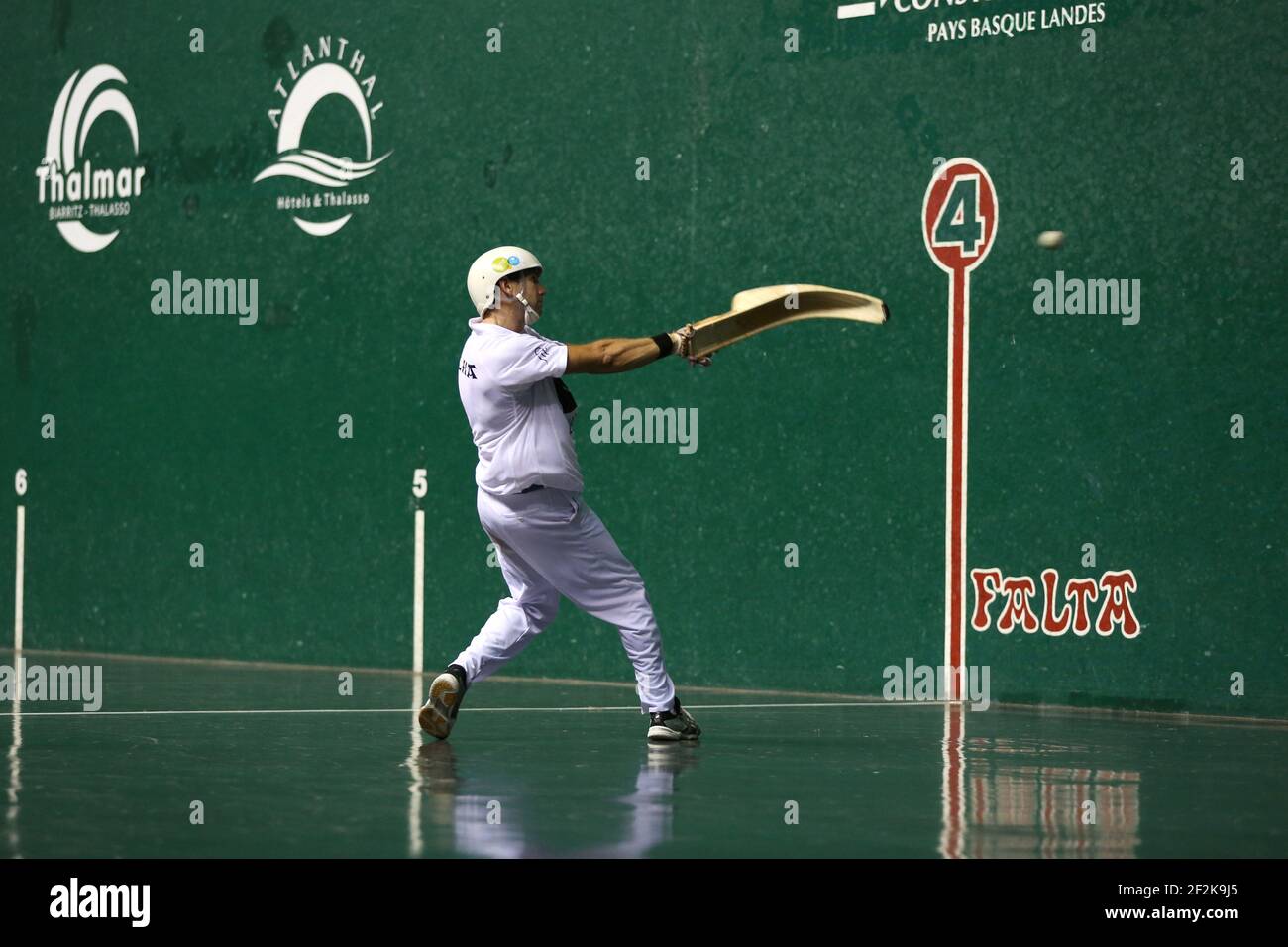 Cesta punta - Jai Alai - Championnat du monde 2013 - Biarritz - France - 1/2 final - 26/08/2013 - photo Manuel Blondeau / AOP-PRESS / DPPI - Christophe Olha (blanc) Banque D'Images