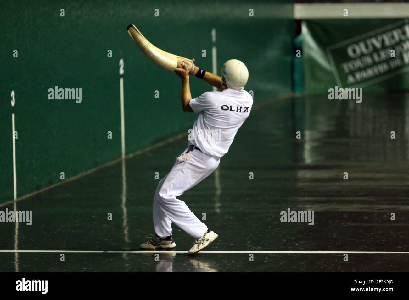 Cesta punta - Jai Alai - Championnat du monde 2013 - Biarritz - France - 1/2 final - 26/08/2013 - photo Manuel Blondeau / AOP-PRESS / DPPI - Christophe Olha (blanc) Banque D'Images