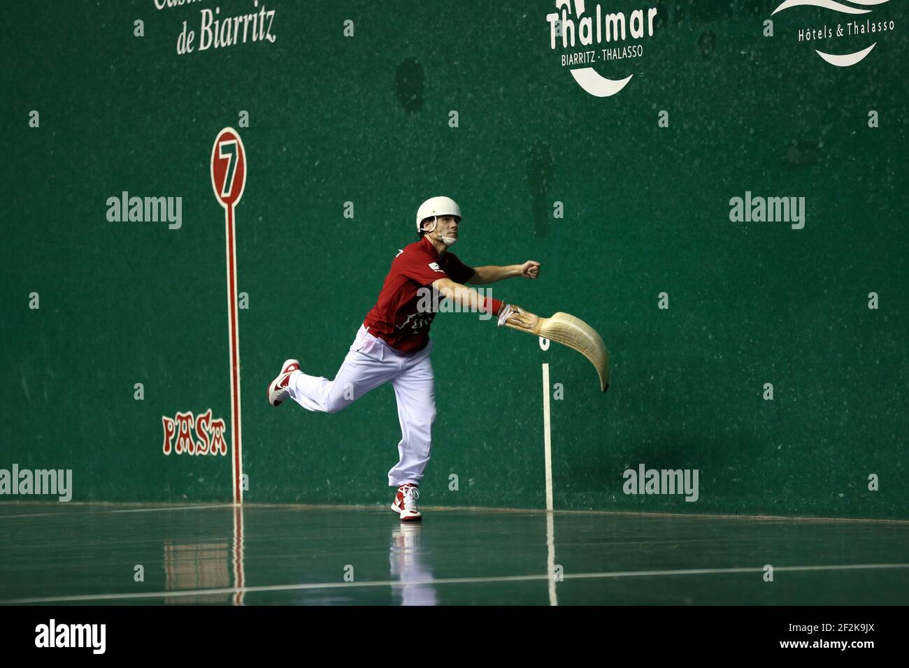 Cesta punta - Jai Alai - Championnat du monde 2013 - Biarritz - France - 1/2 final - 26/08/2013 - photo Manuel Blondau / AOP-PRESS / DPPI - Diego Beaskoetxea (rouge) Banque D'Images