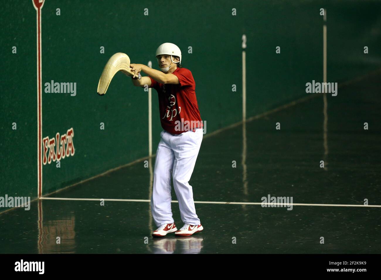 Cesta punta - Jai Alai - Championnat du monde 2013 - Biarritz - France - 1/2 final - 26/08/2013 - photo Manuel Blondau / AOP-PRESS / DPPI - Diego Beaskoetxea (rouge) Banque D'Images