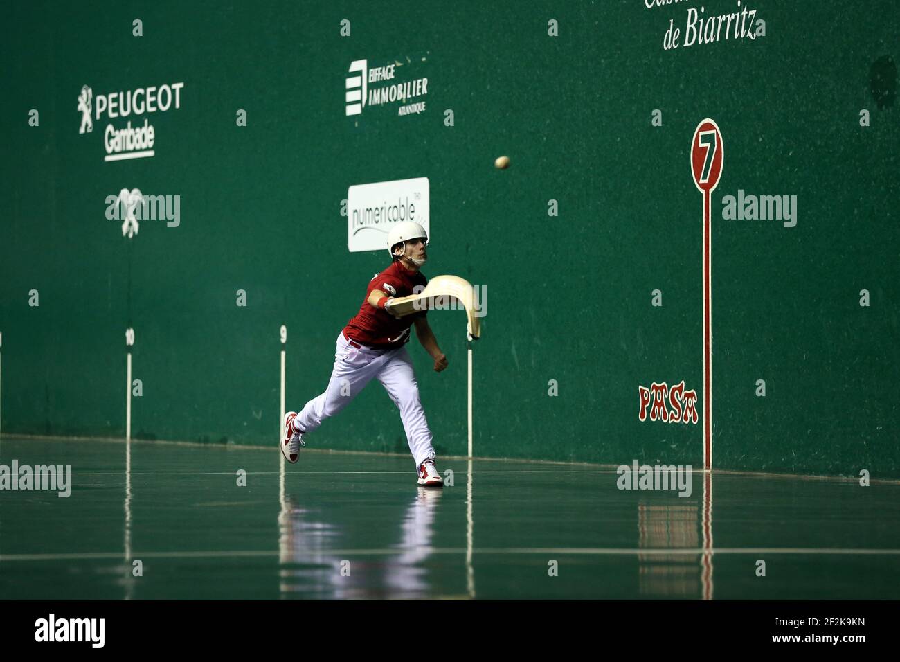 Cesta punta - Jai Alai - Championnat du monde 2013 - Biarritz - France - 1/2 final - 26/08/2013 - photo Manuel Blondau / AOP-PRESS / DPPI - Diego Beaskoetxea (rouge) Banque D'Images