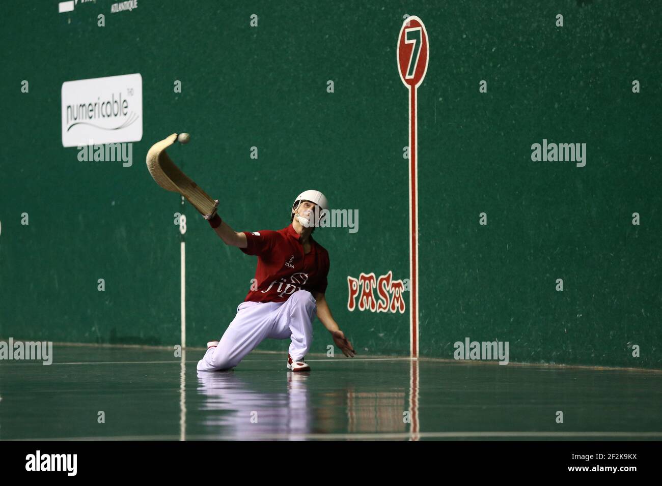Cesta punta - Jai Alai - Championnat du monde 2013 - Biarritz - France - 1/2 final - 26/08/2013 - photo Manuel Blondau / AOP-PRESS / DPPI - Diego Beaskoetxea (rouge) Banque D'Images