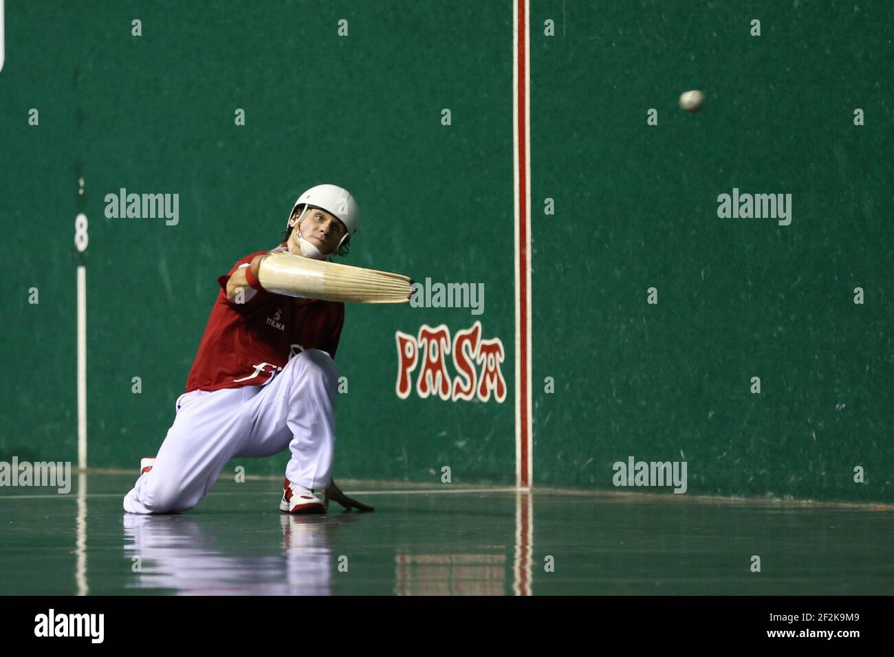 Cesta punta - Jai Alai - Championnat du monde 2013 - Biarritz - France - 1/2 final - 26/08/2013 - photo Manuel Blondau / AOP-PRESS / DPPI - Diego Beaskoetxea (rouge) Banque D'Images