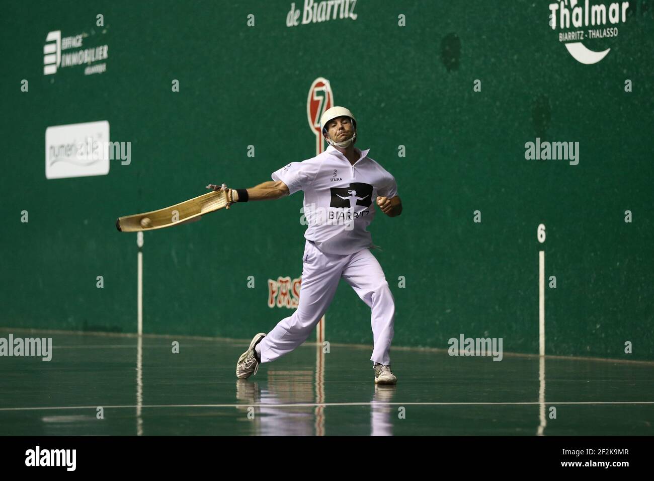 Cesta punta - Jai Alai - Championnat du monde 2013 - Biarritz - France - 1/2 final - 26/08/2013 - photo Manuel Blondeau / AOP-PRESS / DPPI - Christophe Olha (blanc) Banque D'Images