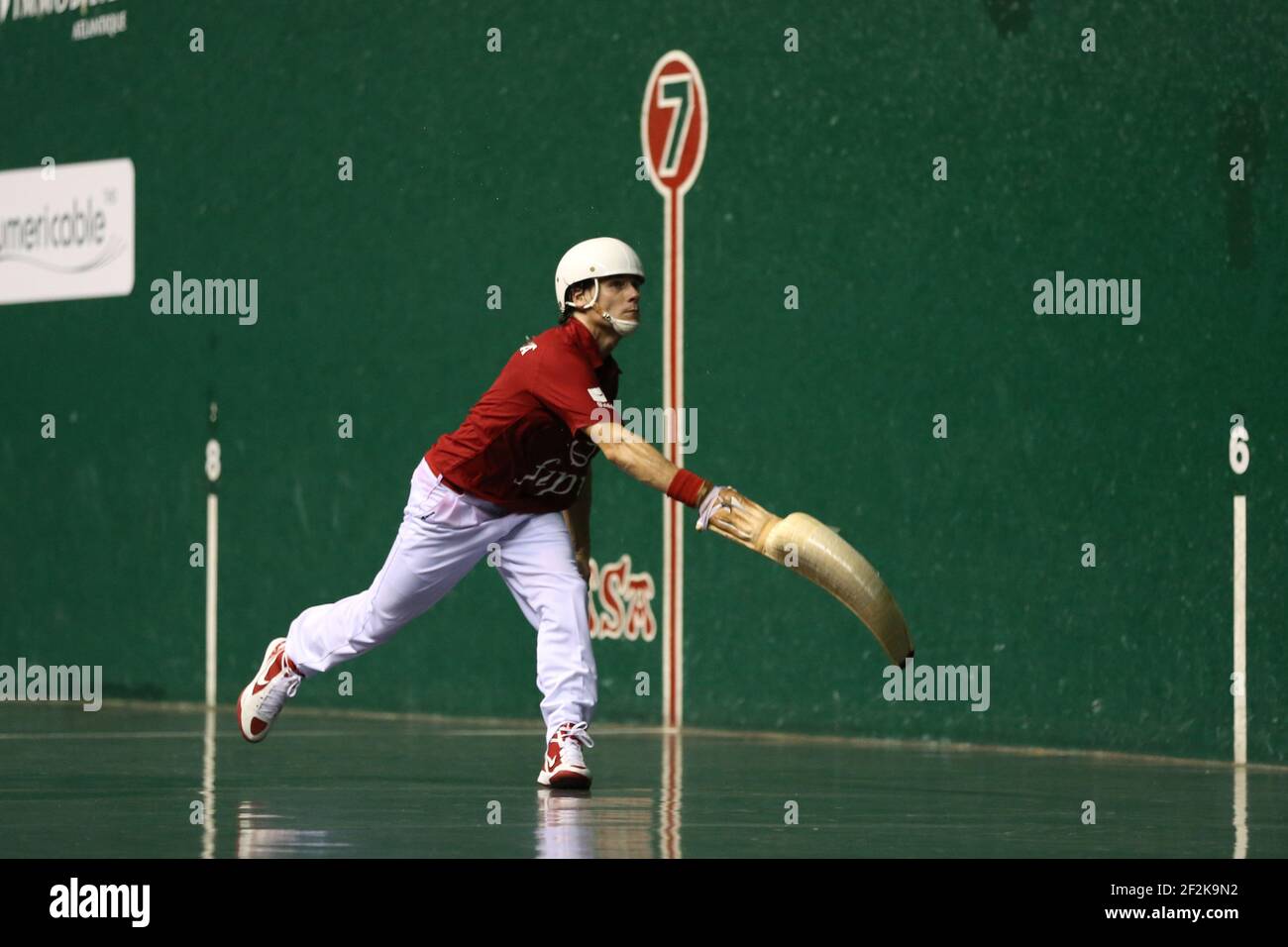Cesta punta - Jai Alai - Championnat du monde 2013 - Biarritz - France - 1/2 final - 26/08/2013 - photo Manuel Blondau / AOP-PRESS / DPPI - Diego Beaskoetxea (rouge) Banque D'Images